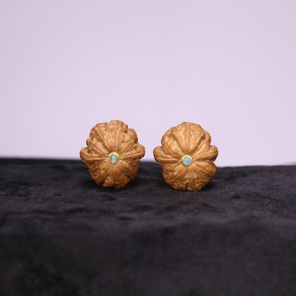 Close-up texture of 4930 Ping-Gu Yuan-Bao showing high-density shell and natural ingot curves.