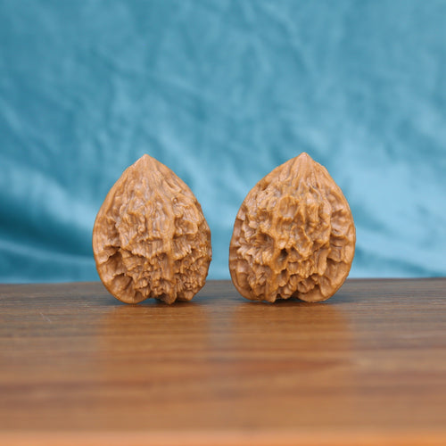 Di-Wang wenwan walnut pair alternate angle, blue background – symmetrical spire ridge pattern