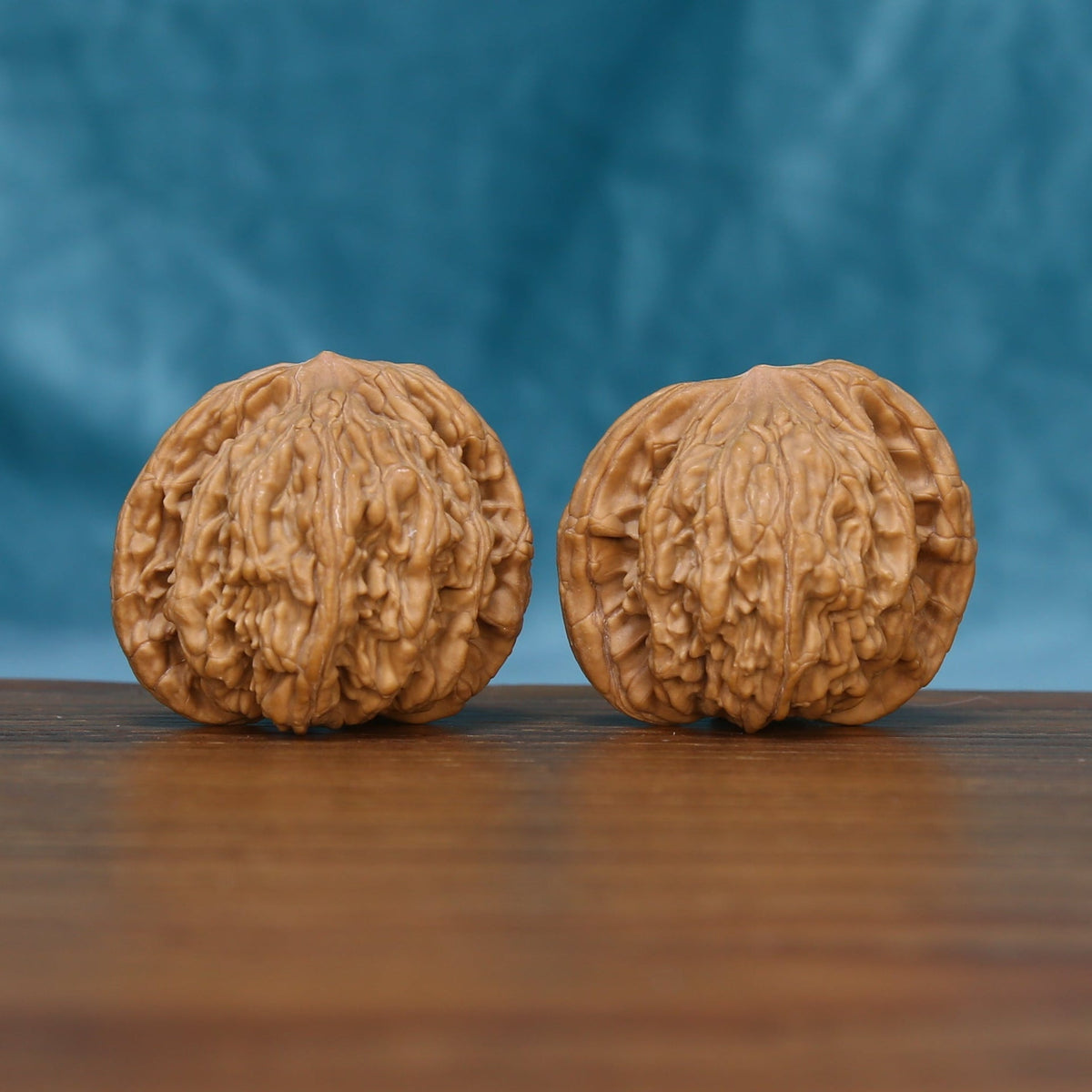 Carved Wenwan Walnut L05 – Two Pieces Front Display, Natural Relief Pattern