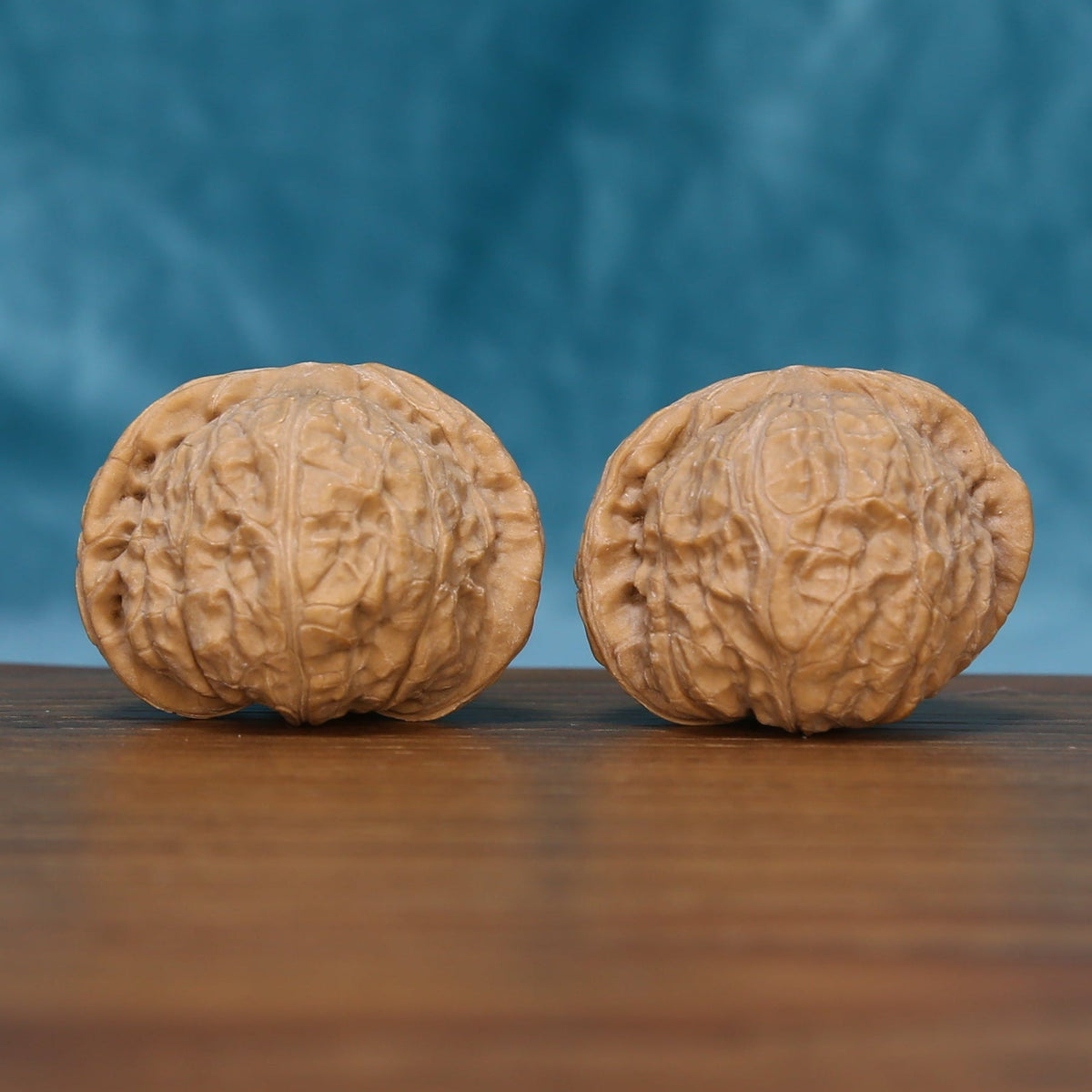Carved Wenwan Walnut L06 – Two Pieces Front Display, Natural Relief Pattern