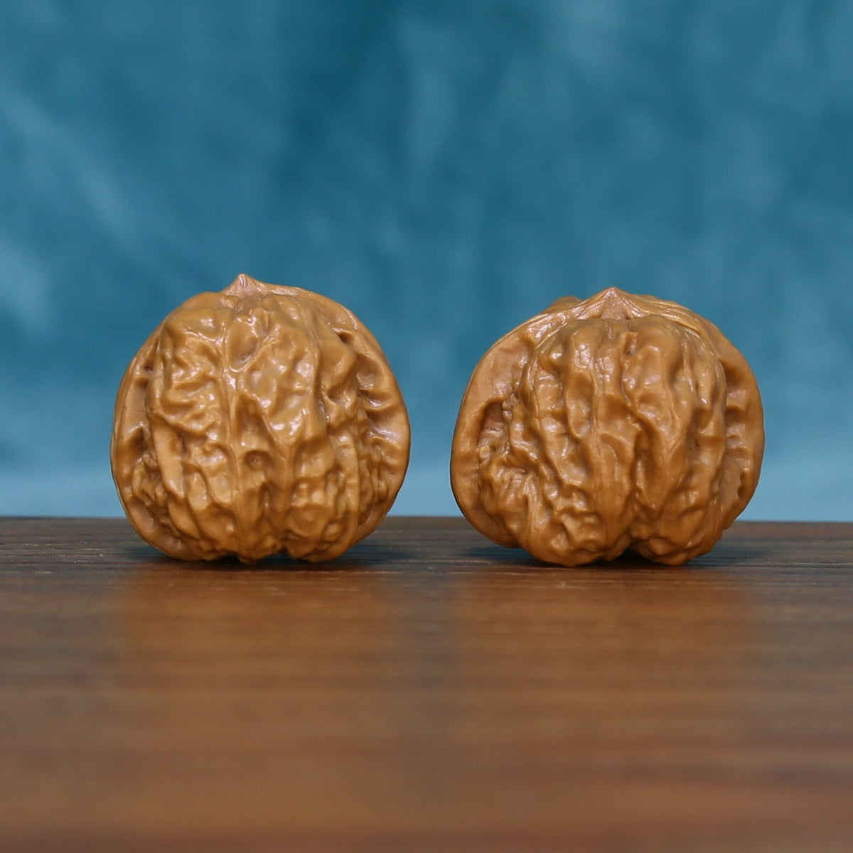 Carved Wenwan Walnut L07 – Two Pieces Front Display, Natural Relief Pattern