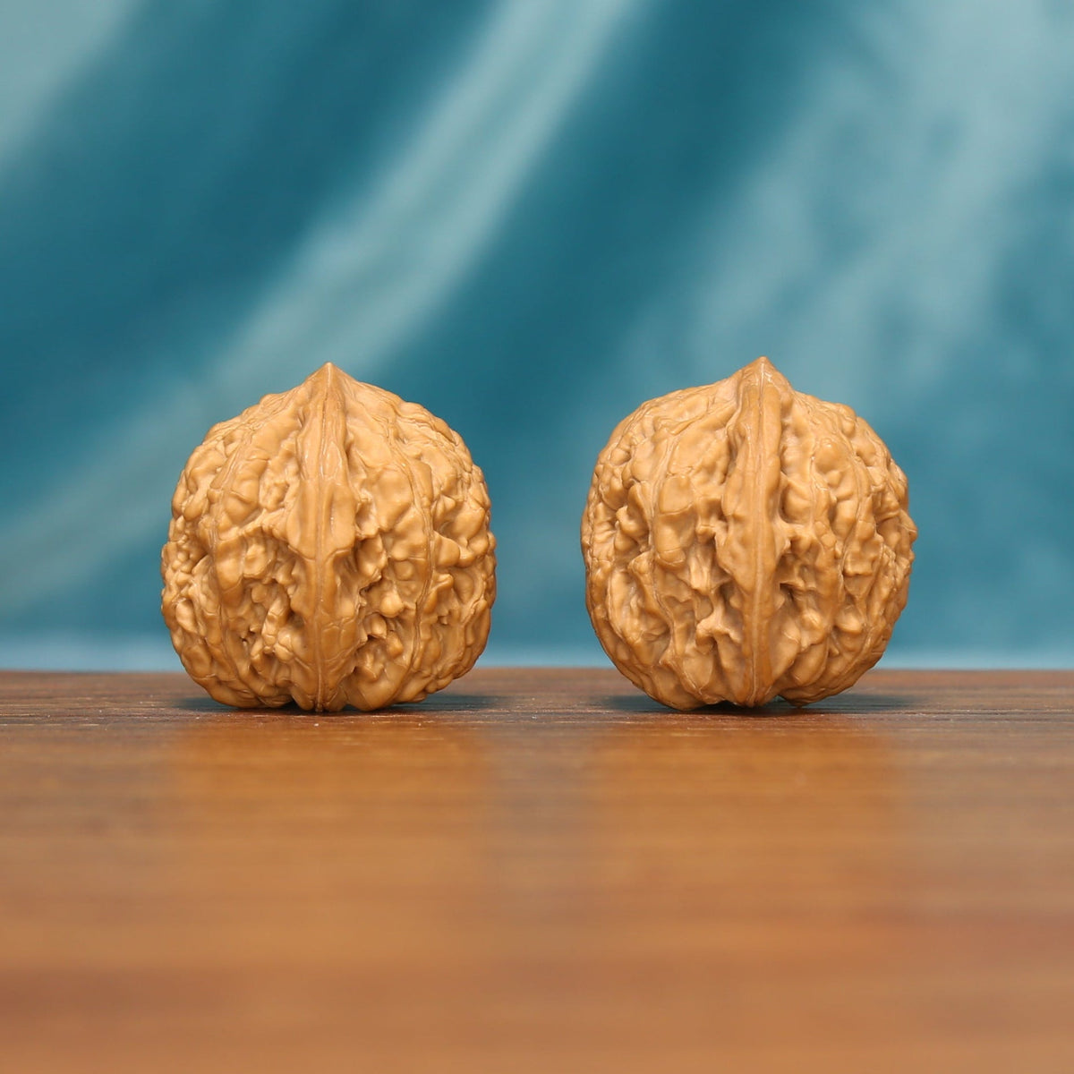 Detailed side view of The Pocket Pebbles Wenwan Walnut Set with intricate natural ridge patterns.
