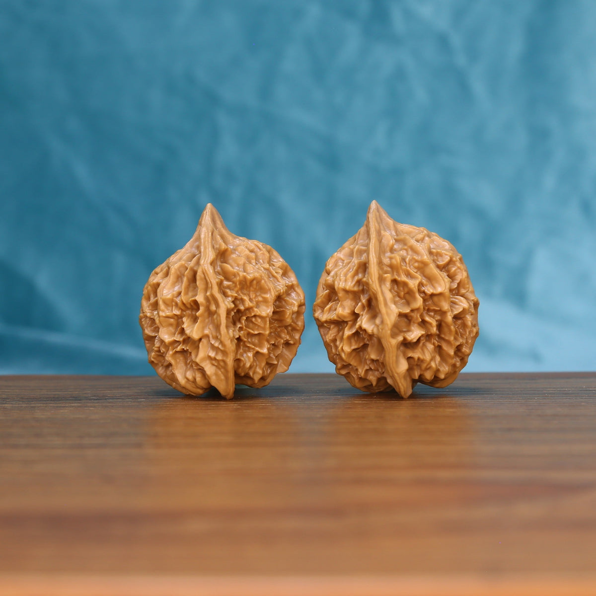 Emperor wenwan walnut set at a slight angle, highlighting the peaked crown and full body
