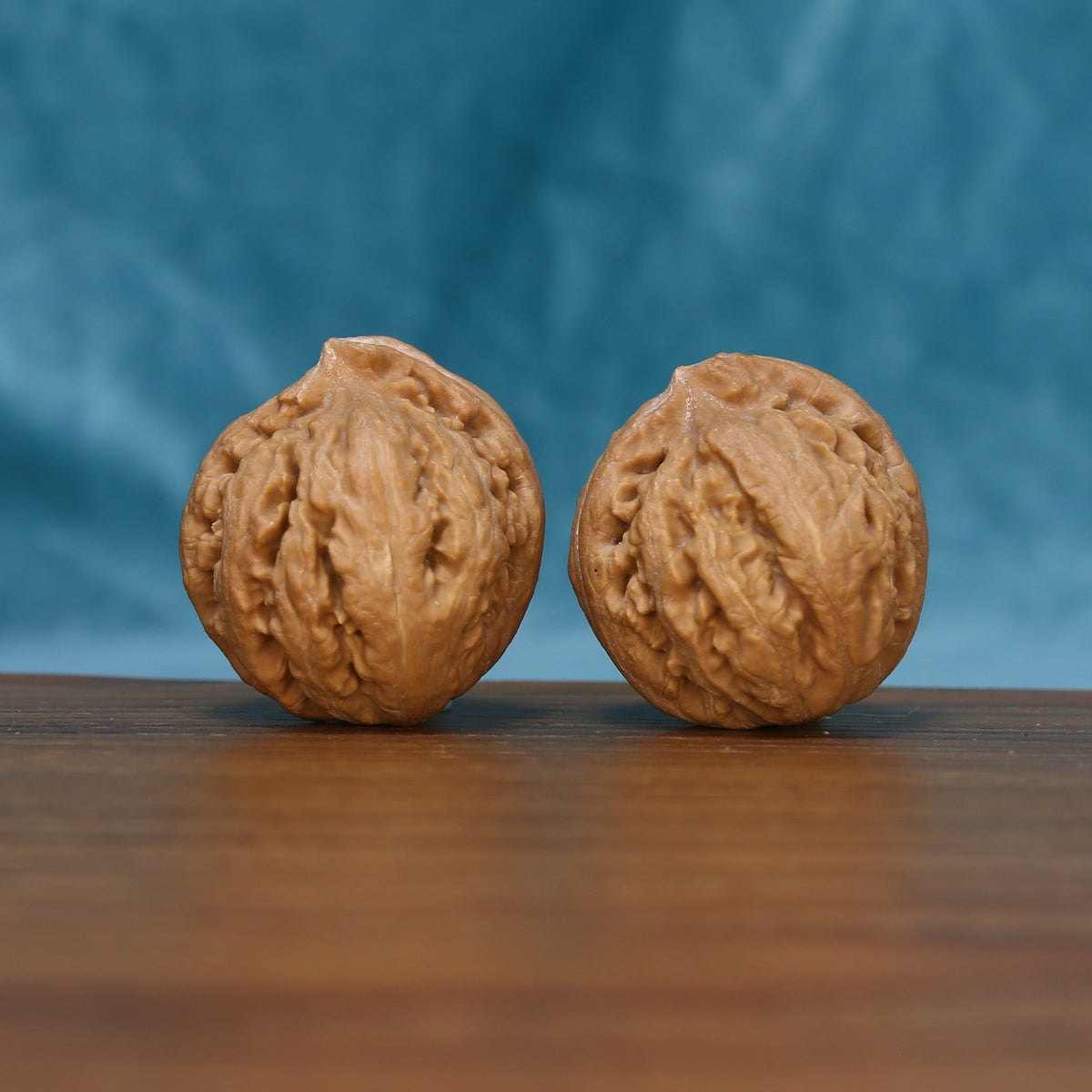Carved Wenwan Walnut L02 – Two Pieces Front Display, Natural Relief Pattern