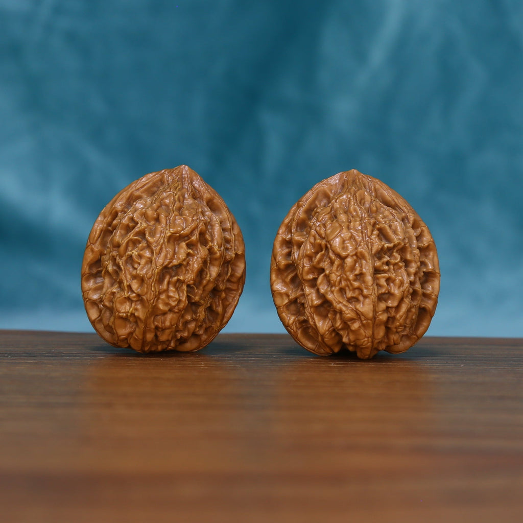 Carved Wenwan Walnut L01 – Two Pieces Front Display, Natural Relief Pattern