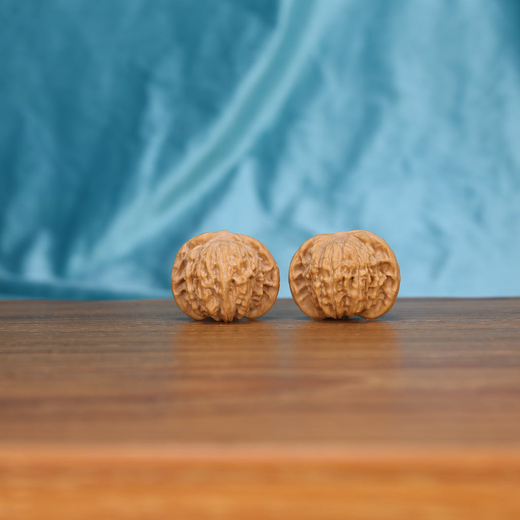Mo-Pan walnut pair front view – ultra-compact 33mm pocket sanctuary for tactile mindfulness