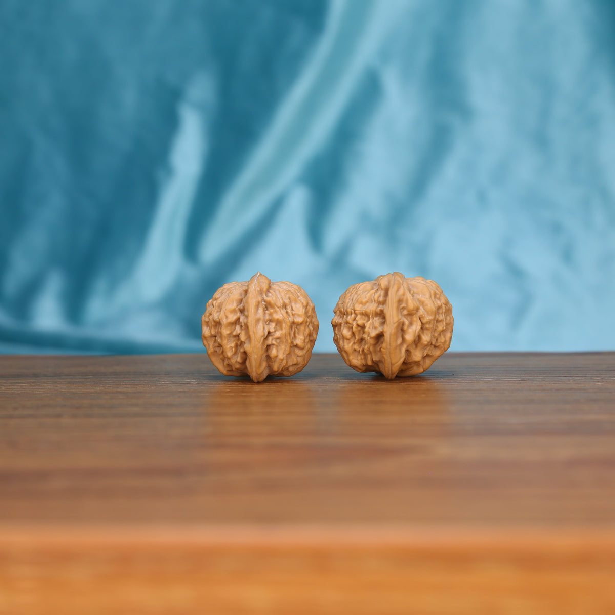 Mo-Pan walnut close-up – dense landscape texture and 1.5g untamed organic density asymmetry