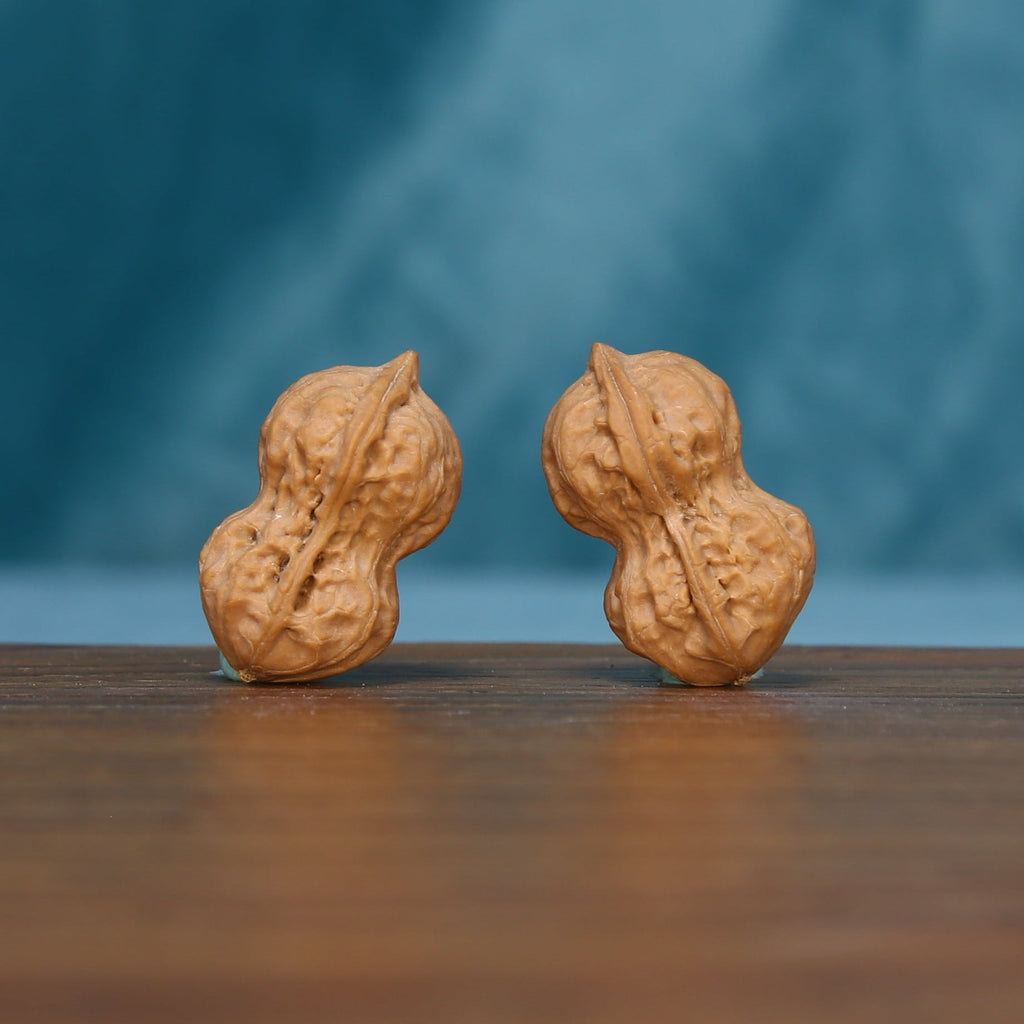 L44 Peanut Gourd wenwan walnuts standing upright from another angle
