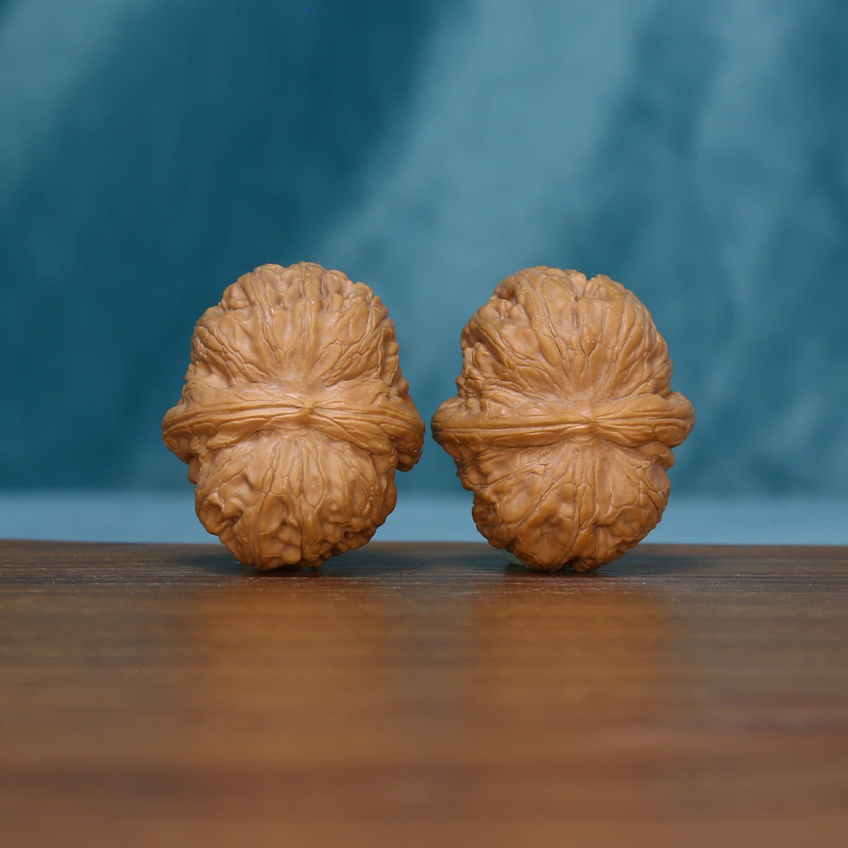 Pair of L42 Layered Crest wenwan walnuts with raised bands across their centers
