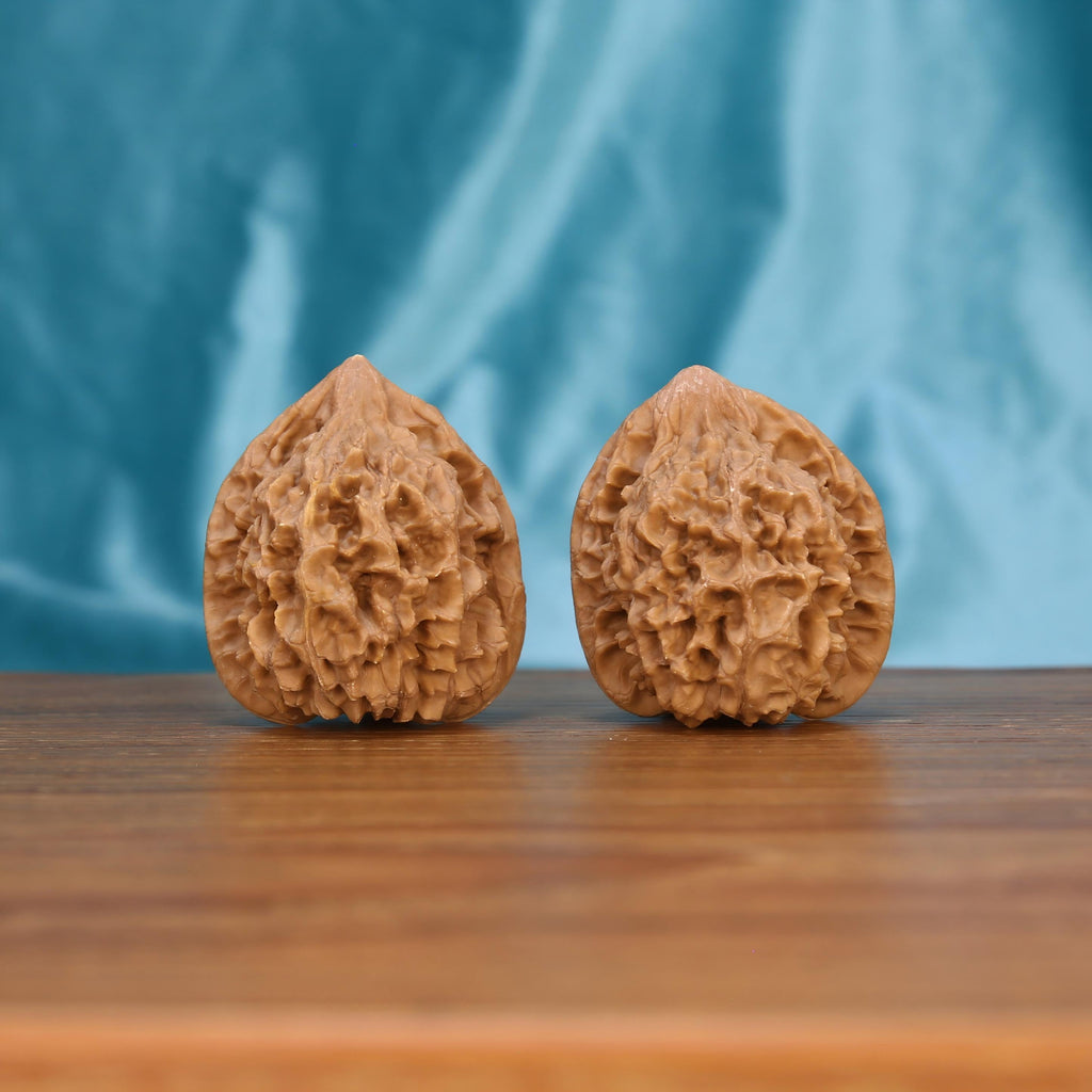 W7574 Guan-Mao walnut pair close-up – deep kylin-scale ridges and 46mm+ ergonomic caliber