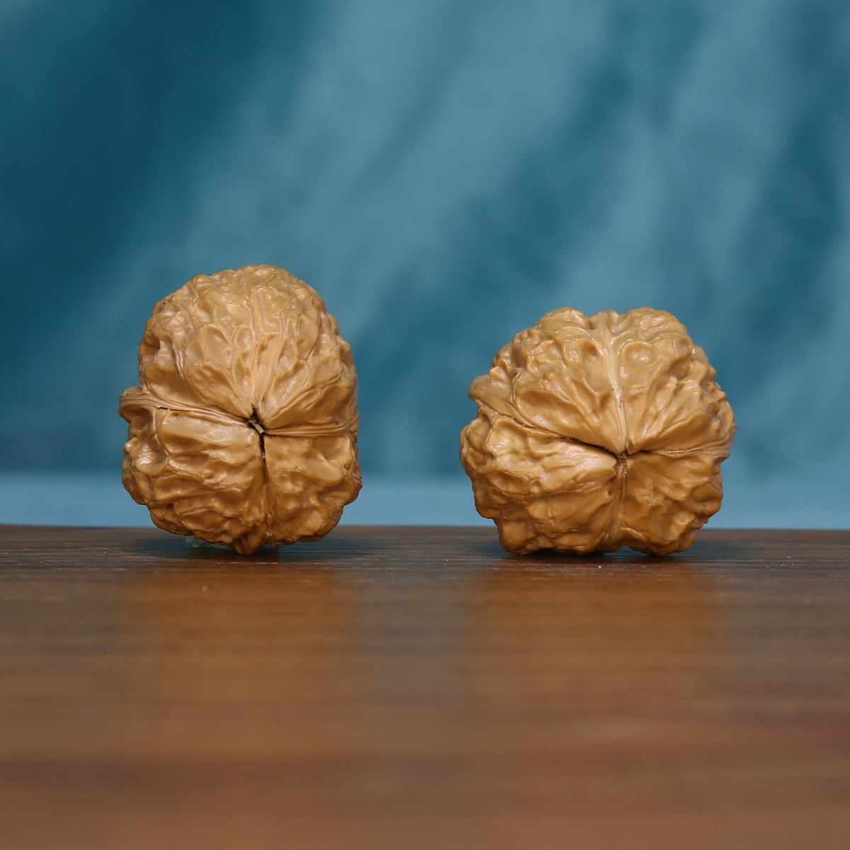 Reverse view of the S1314 Iron-Skin Three-Ridge wenwan walnut pair

