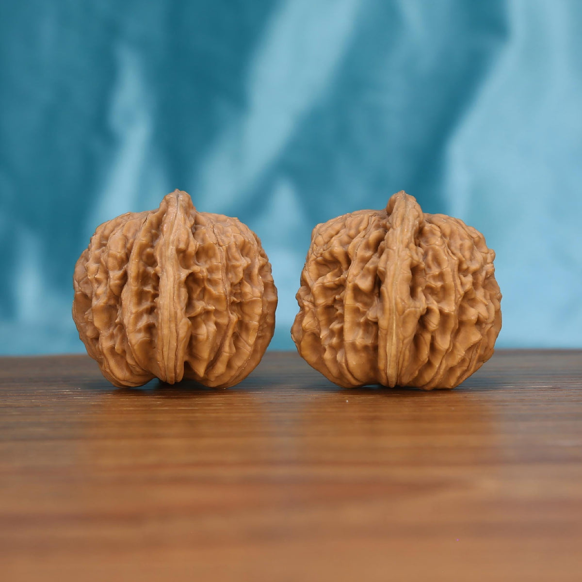 Si-Zuo-Lou walnut set side profile – well-rounded palm fit and 1.3g untamed density difference
