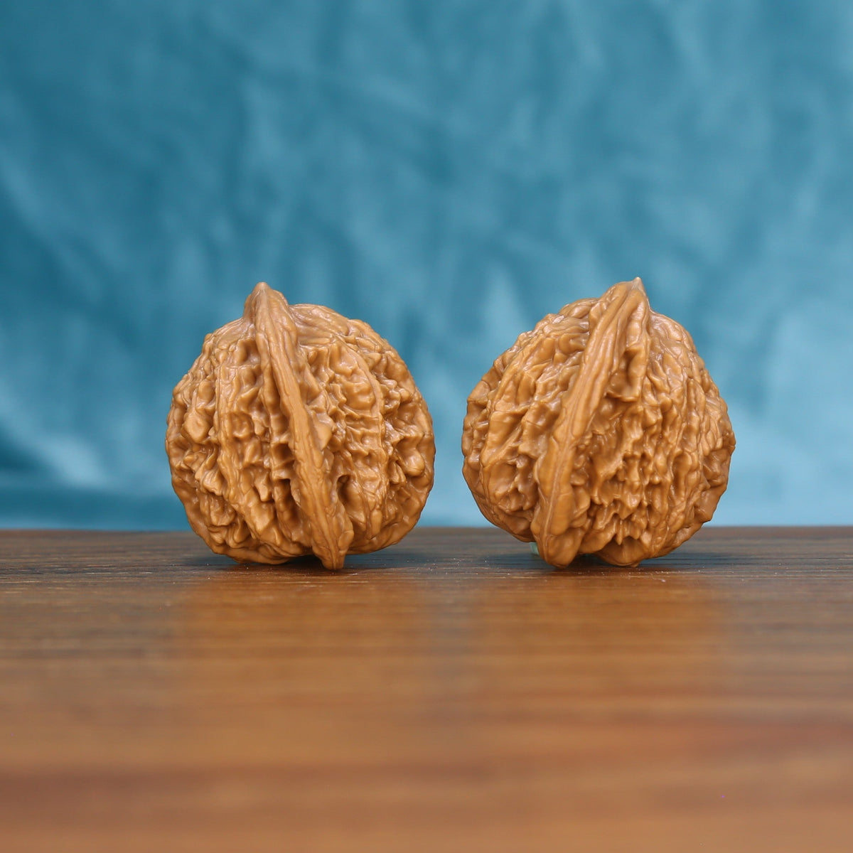 Wheat Tiger wenwan walnut set at a slight angle, highlighting the full belly and even height
