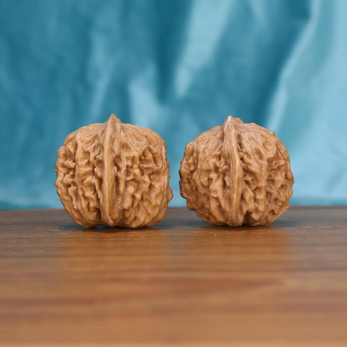 Si-Zuo-Lou walnut set side profile – low-profile near-spherical shape and deep layered crevices
