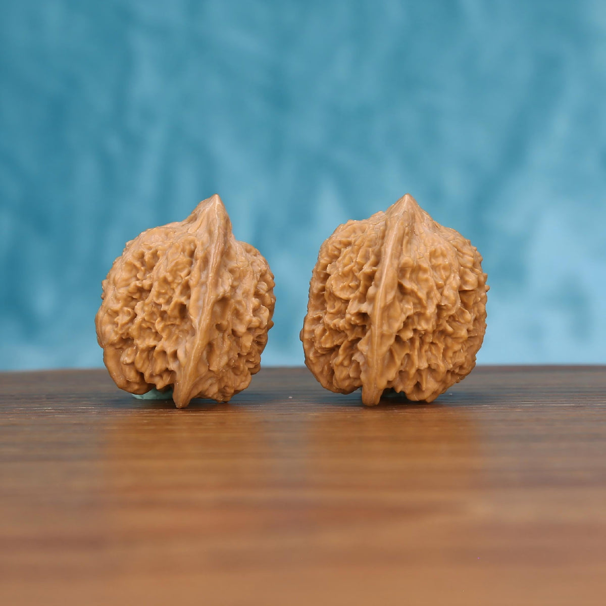 Man-Tian-Xing walnut set side profile – tall tapered silhouette and layered tactile feedback by mistbodhi
