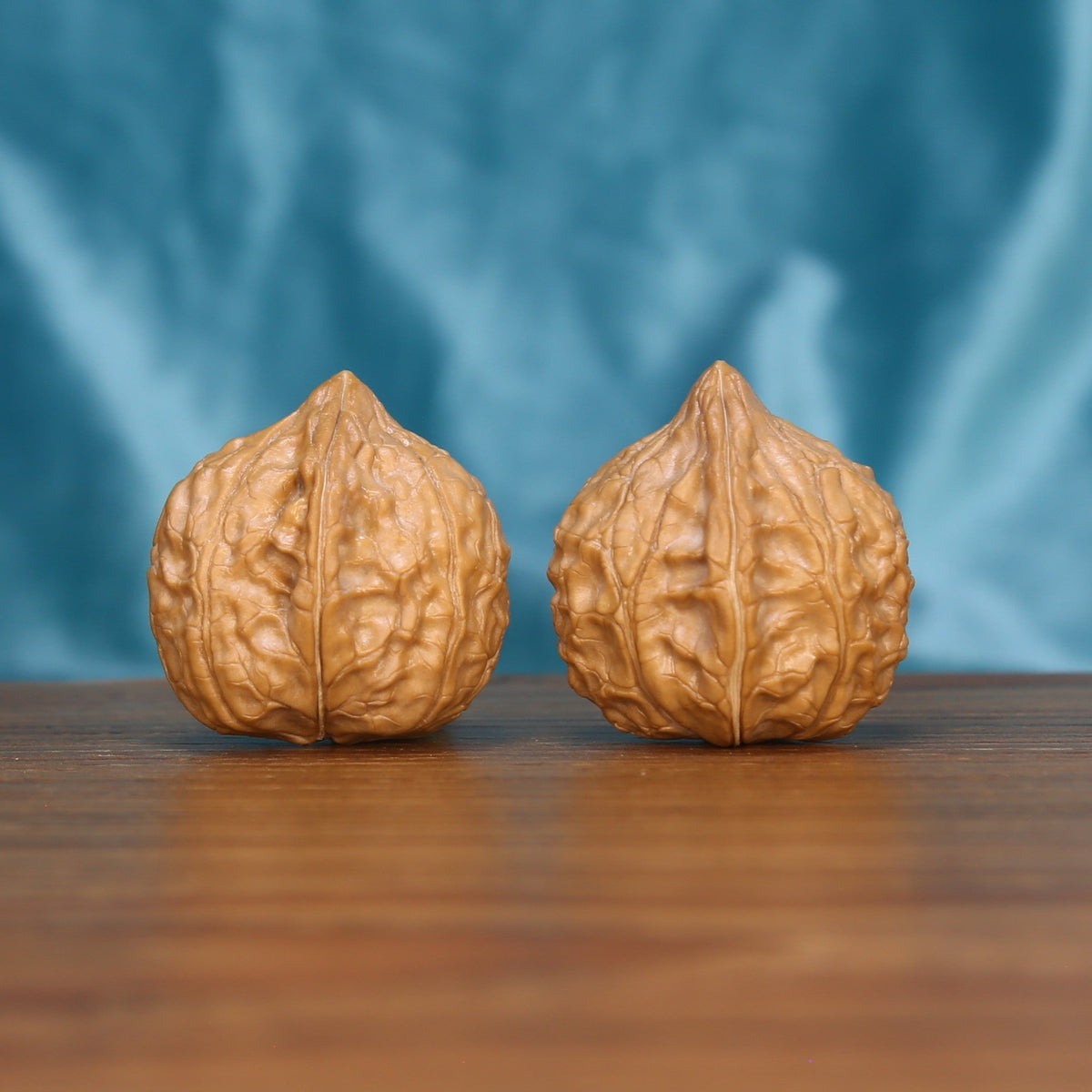 Gui-Jia-Wen wenwan walnut pair alternate angle, blue background – symmetrical ancient shield ridge pattern