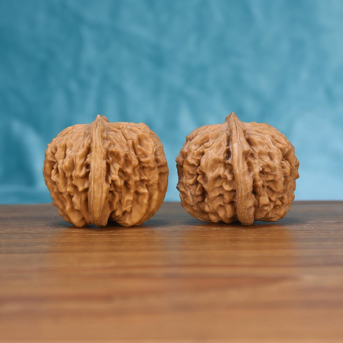 Si-Zuo-Lou walnut set side profile – raw untreated surface evolving into mahogany patina over time