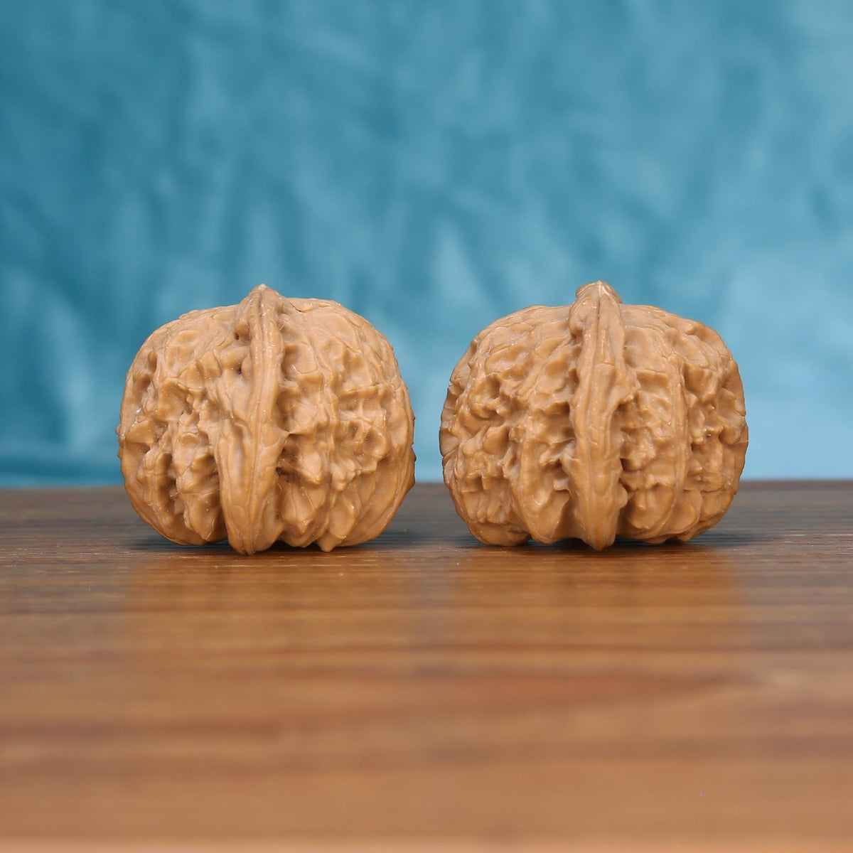 Bai-Shi-Zi walnut set side profile – low-profile wide-belly silhouette and layered crevice texture
