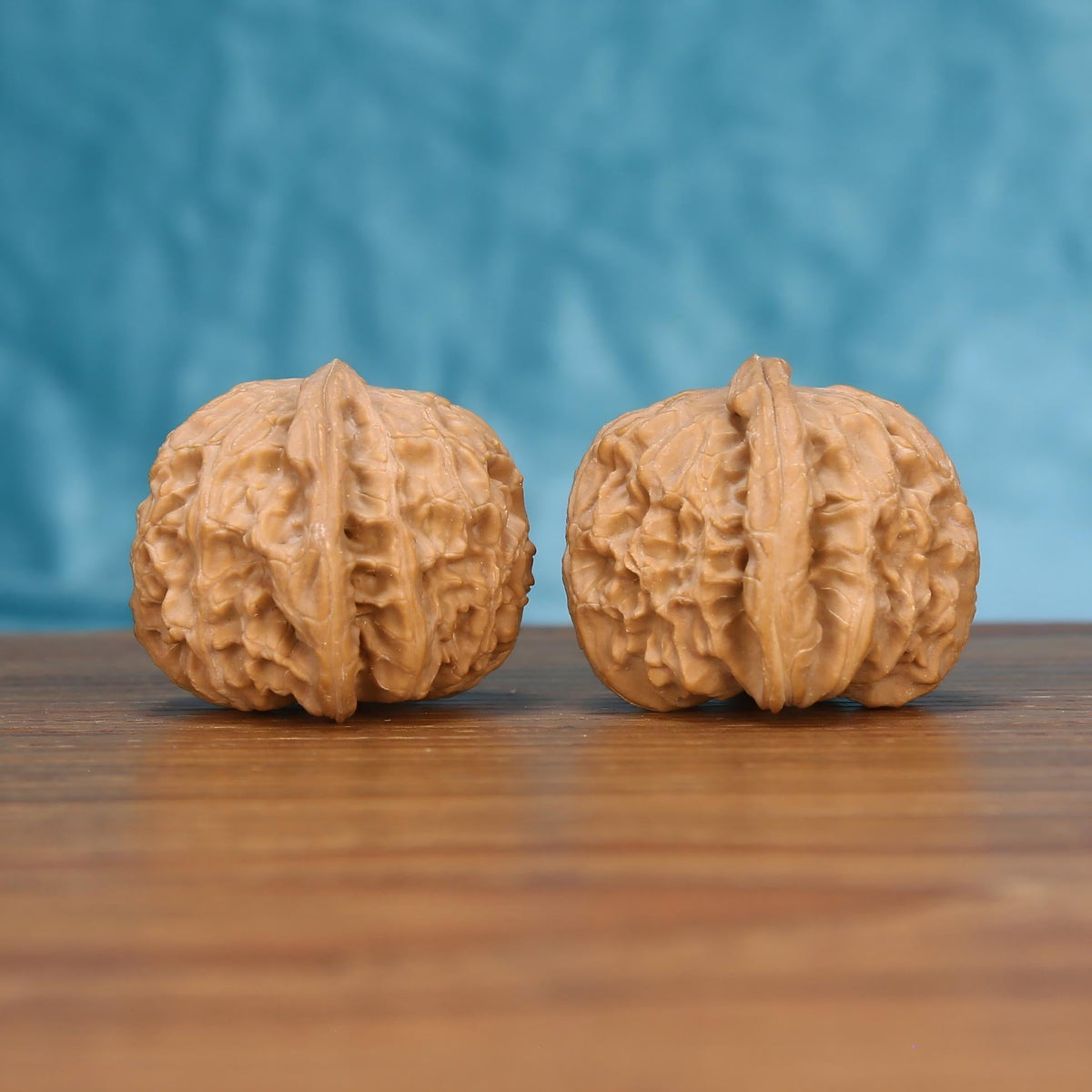 W7584 White Lion walnut close-up – thick main veins and intricate surrounding crevices by mistbodhi
