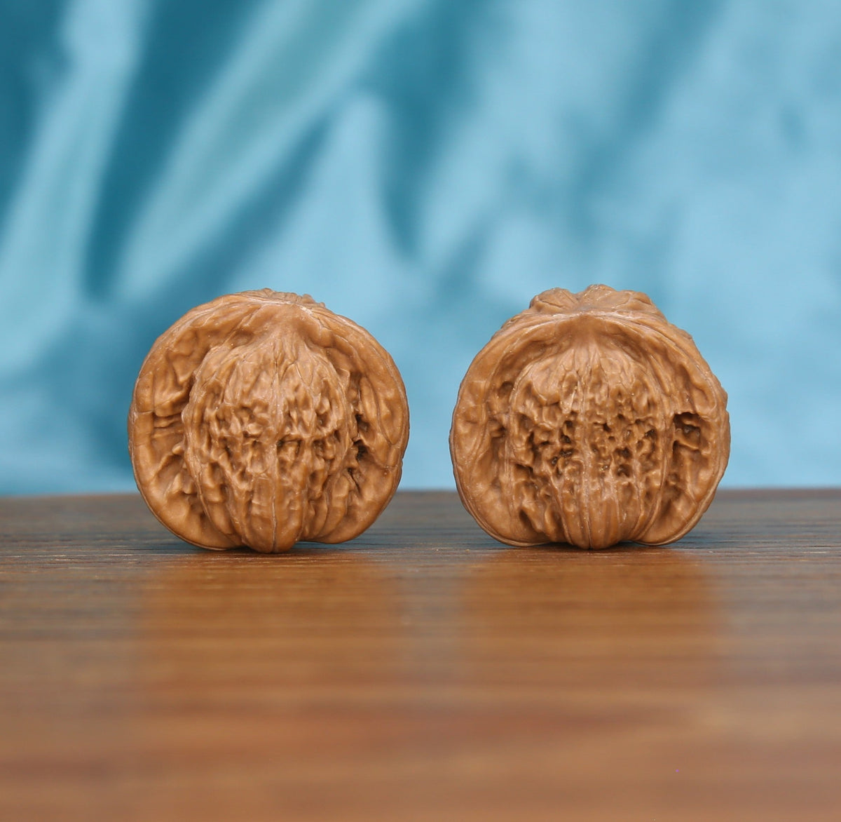 W3594 She-Tou walnut close-up – deep serpentine coiled ridges and 0.8g untamed organic variance
