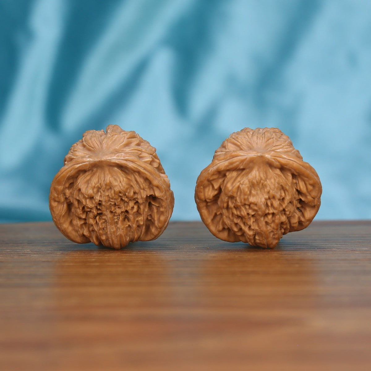 She-Tou walnut spheres – concentrated serpentine pressure point massage and cognitive fatigue relief

